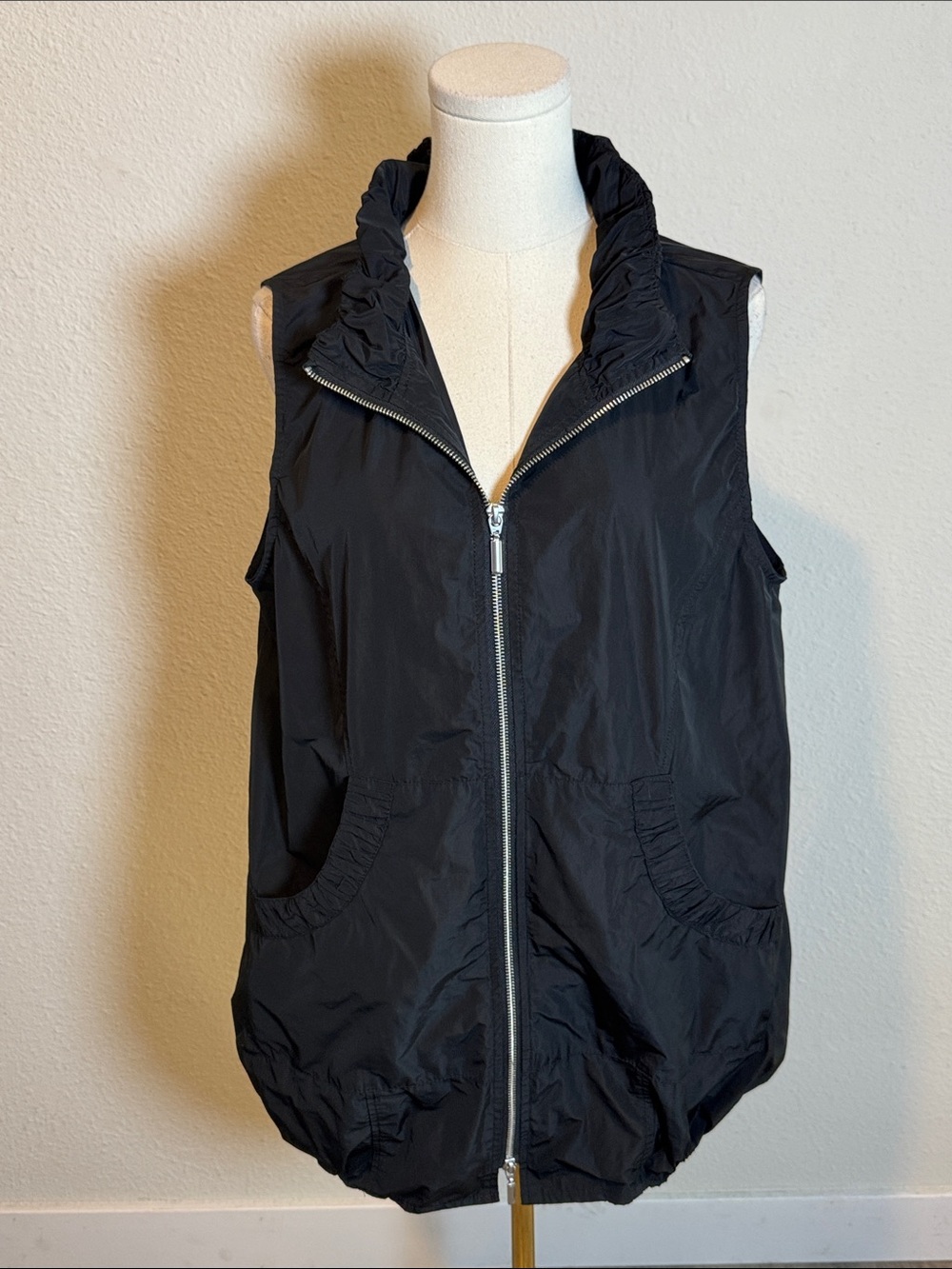 Liv by Habitat Double Zippered Packable Vest Black size Medium